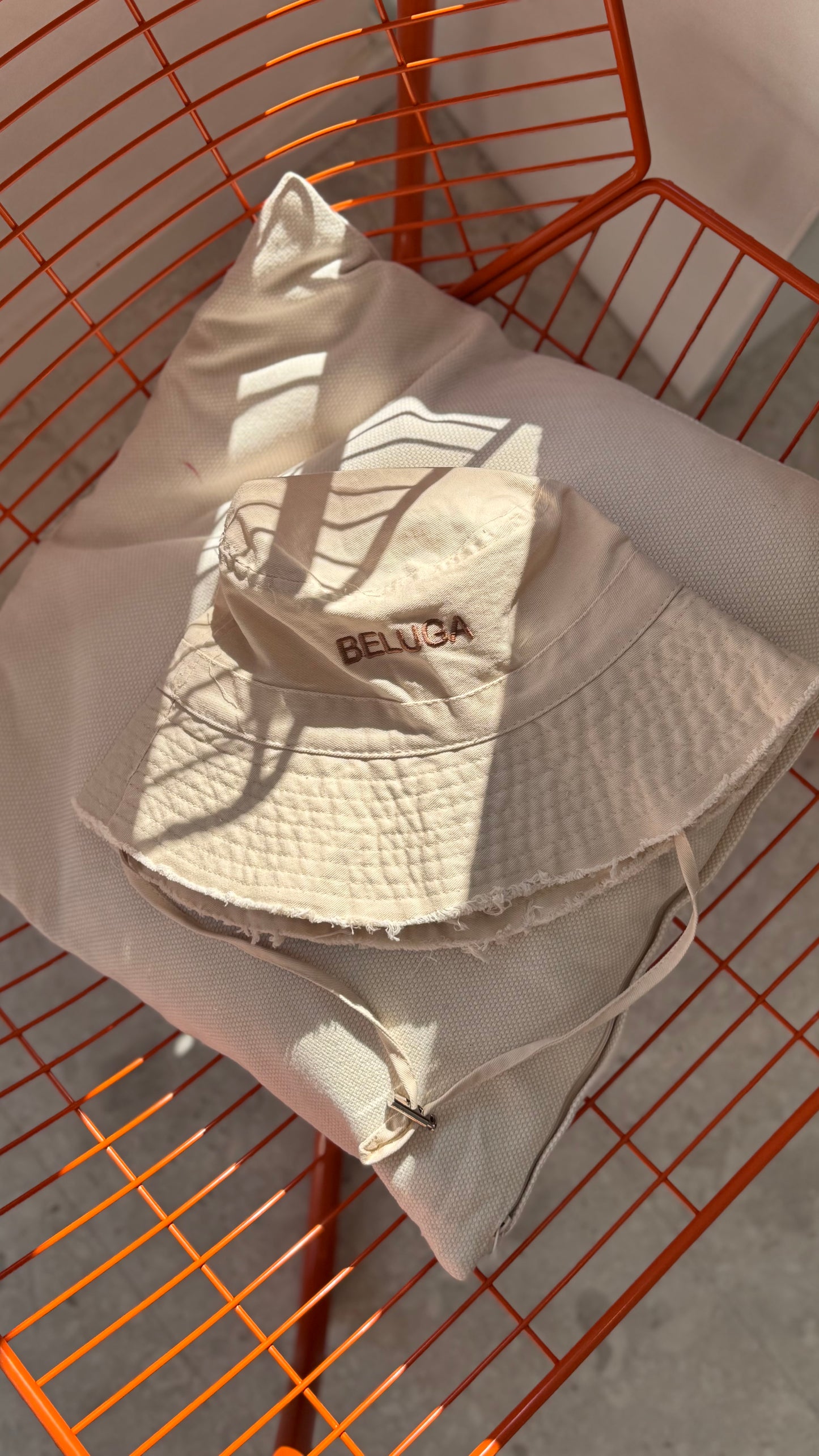 #Bucket Hat Beluga