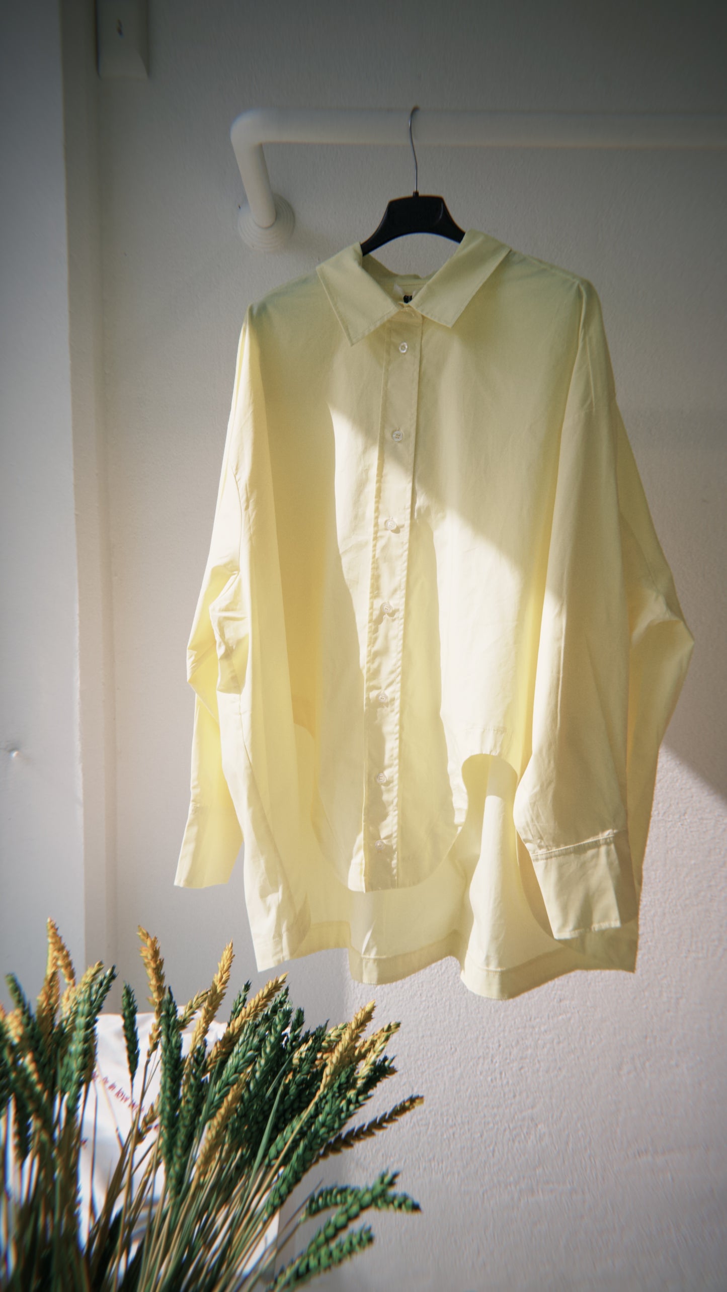 Oversized Yellow shirt Cuts