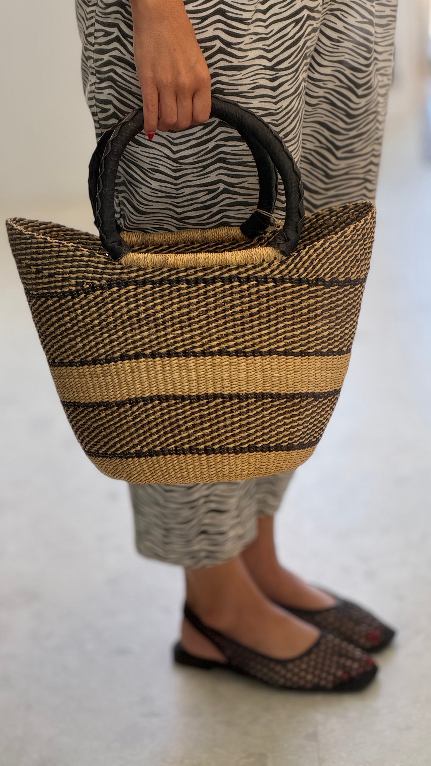 Ghana Bolga Bag Medium - Natural/Black