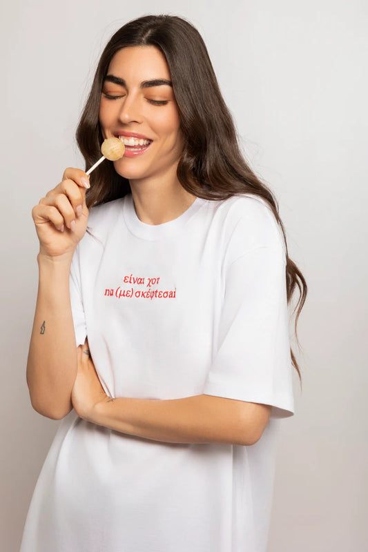 EINAI HOT NA ME SKEFTESAI - Oversized Tee White